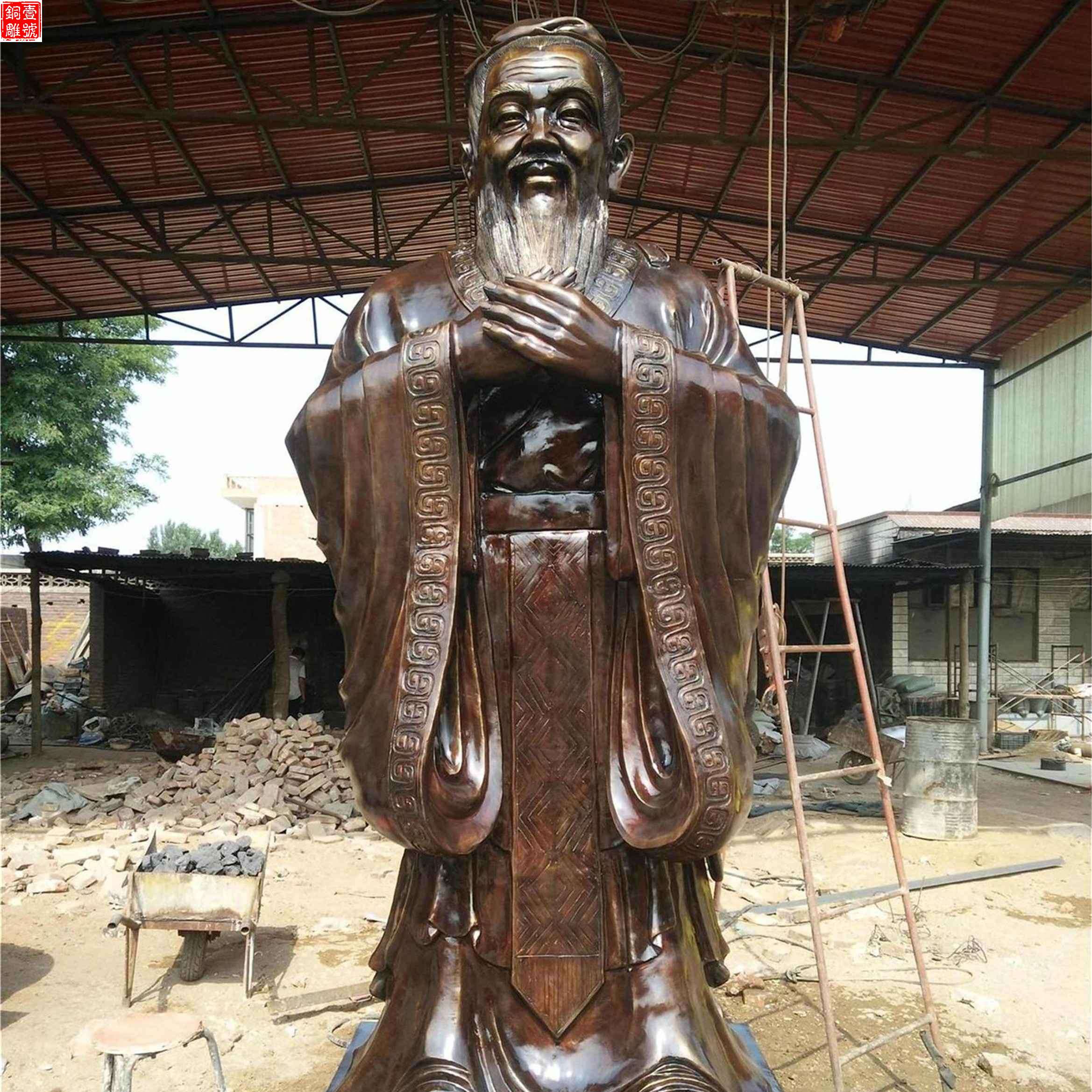 铸铜孔子雕像