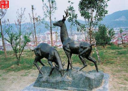 铜鹿动物雕塑作品图片