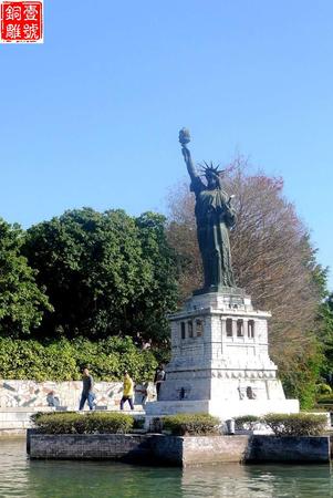 自由女神像是青铜像