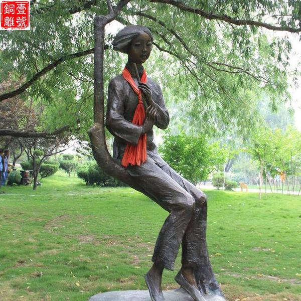 现代女人雕塑